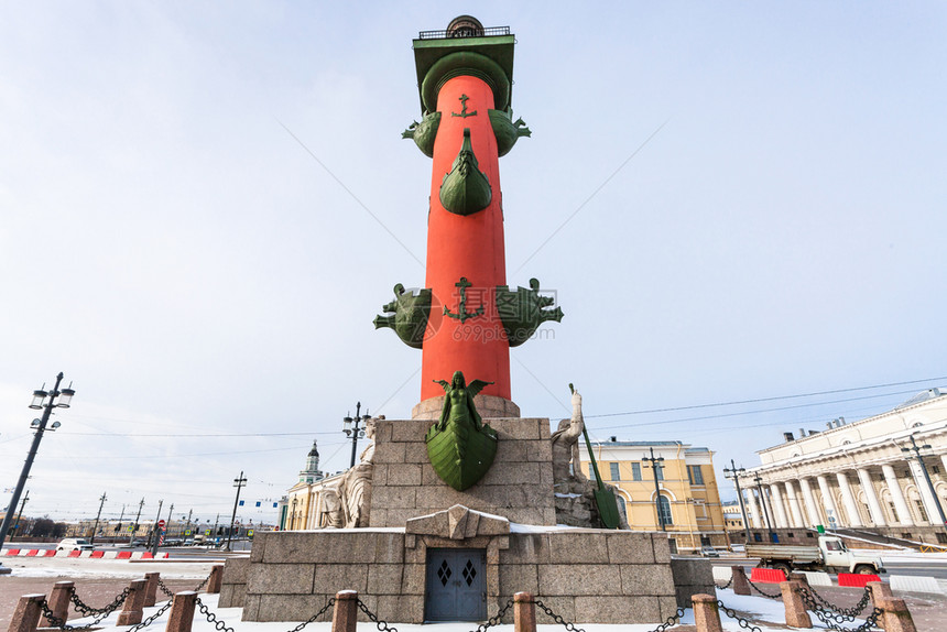 BirzhevayaPloschad广场的头柱三月圣彼得堡市BirzhevayaPloschad广场的头柱视图图片