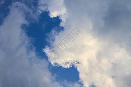 阳光和达克不祥的云图片