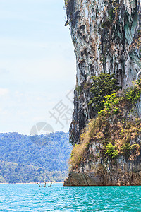科索克公园泰国苏拉塔尼的山和湖高清图片