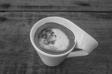 黑白照片卡布奇诺咖啡杯背景图片
