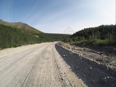 山中的道路图片