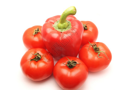 白色背景的辣椒和番茄图片