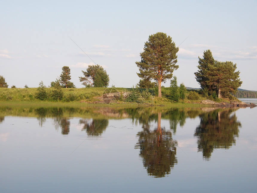 俄罗斯卡雷利亚北部美丽的湖泊图片