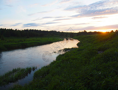 萨沃伊叶乌拉尔河的日落背景