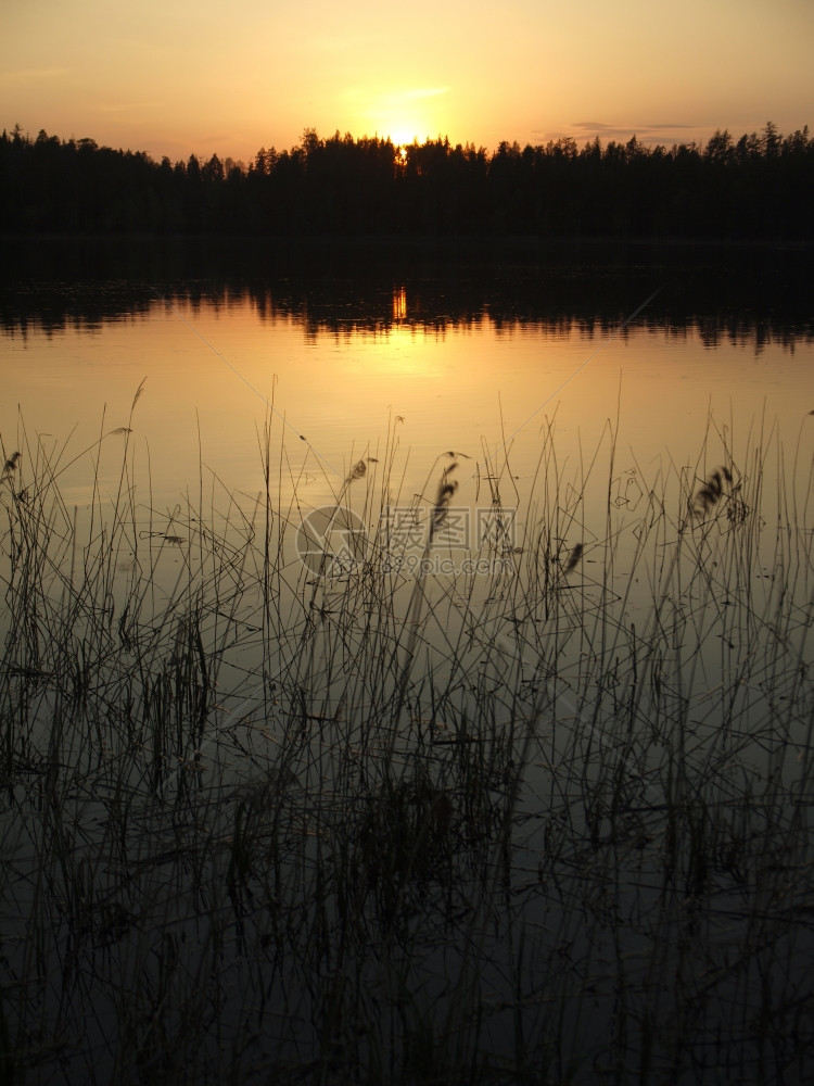 卡丽雅湖日落图片