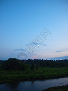 乌拉尔河的日落背景
