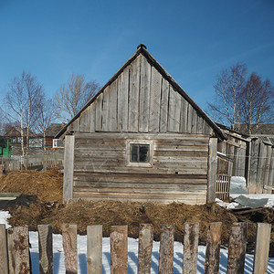 冬季村的木屋图片