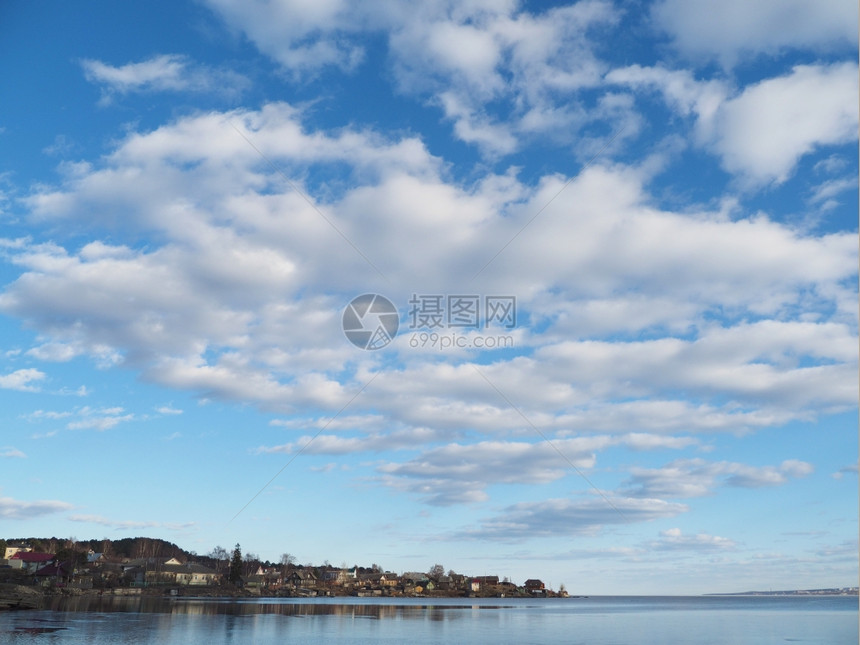 湖边城市图片