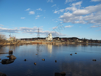 湖边城市图片