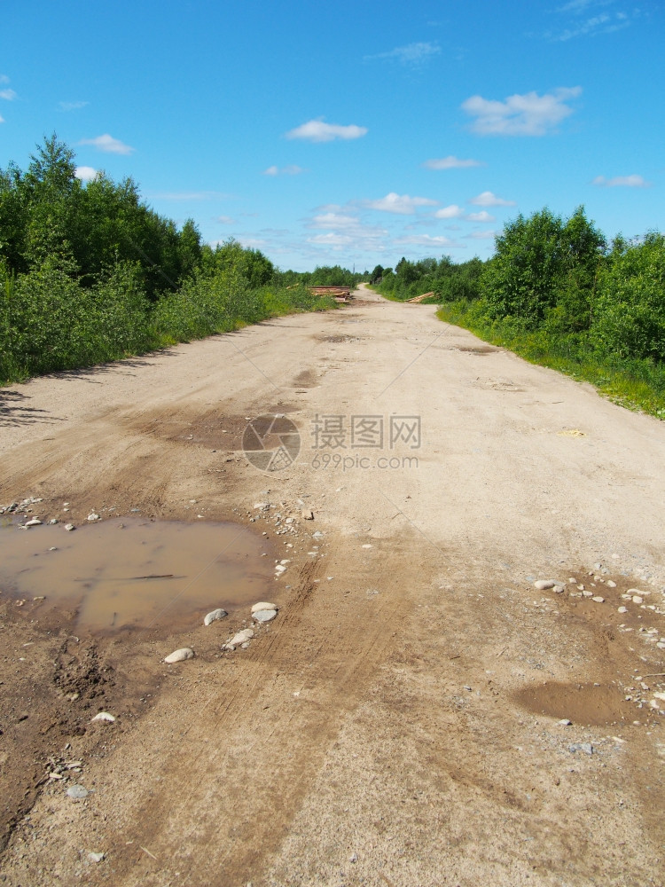 水坑和道路图片