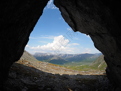 鲁比尼希比尼山背景