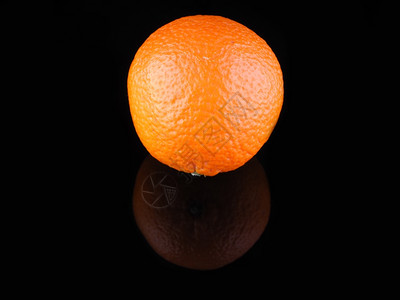 黑色背景的橙健康高清图片素材