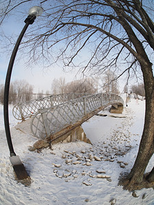 冬天横渡河的桥图片