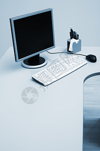 监视键盘和鼠在办公桌台的监视器图片
