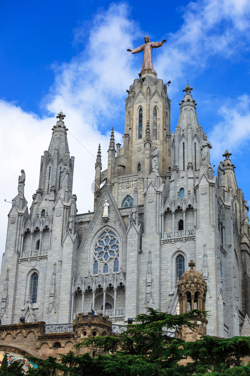 阳光明媚的一天西班牙大教堂图片