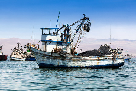 渔船在太平洋海滨的渔船图片