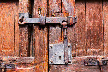 锁门和关上木高清图片