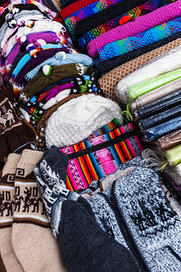 美国袜子素材街头市场上的墨西哥帽子和袜背景