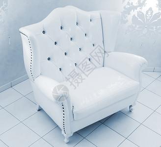 现代公寓中美丽的白色椅子图片