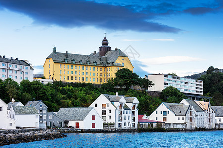 挪威阿莱森德诺韦吉安镇黄色建筑图片