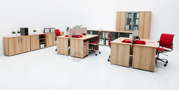 现代办公室的新家具图片
