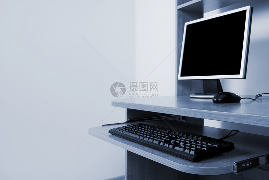 木制桌上现代新计算机图片
