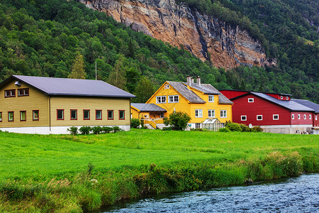 挪威河边美丽的房子图片