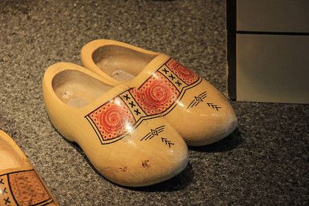 荷兰传统木制鞋图片