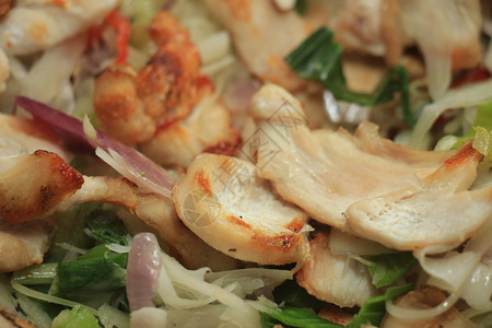 泰国食品鸡肉蔬菜和面粉图片
