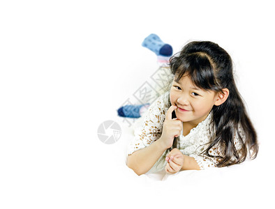 白裙子的亚裔小女孩肖像亚裔小女孩的肖像图片