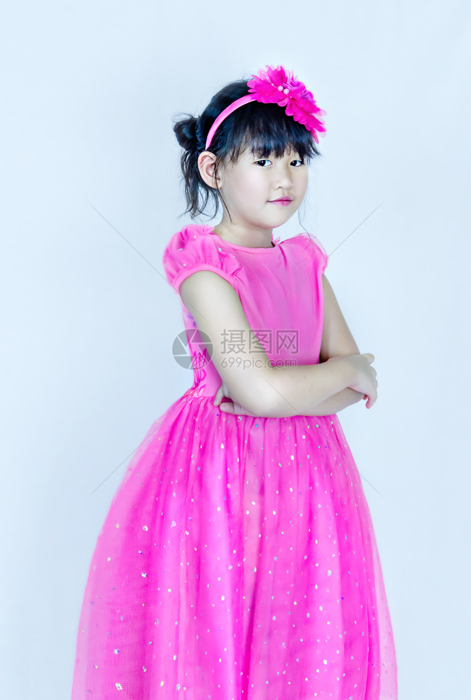 穿粉红裙子的亚洲小女孩肖像图片