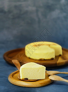 木板上美味自制芝士蛋糕美味自制芝士蛋糕图片