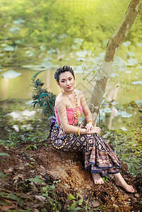 传统亚洲服装中的美女肖像传统亚洲服装中的妇女图片