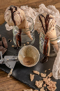 自制甜筒巧克力冰淇淋图片