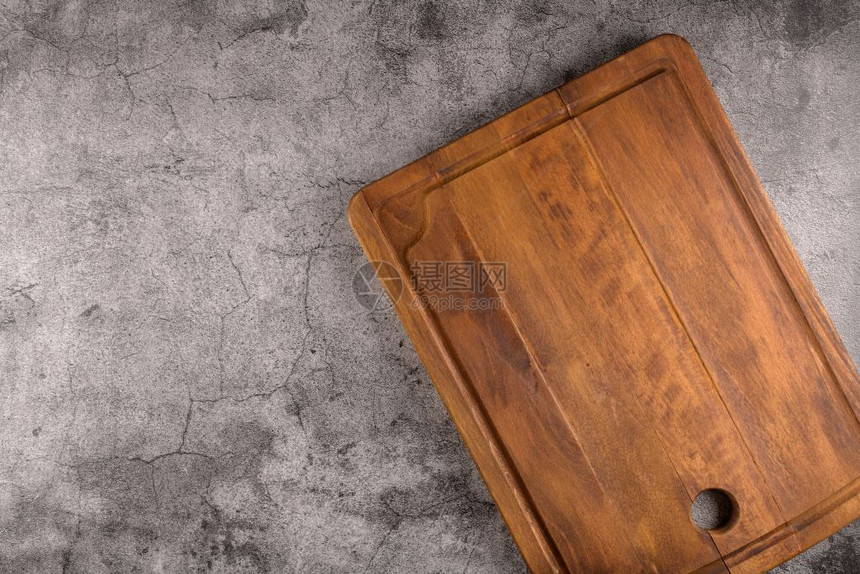 木板的顶端视图在旧的石头顶端图片