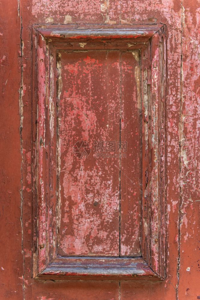 红漆的旧木门框架部分图片