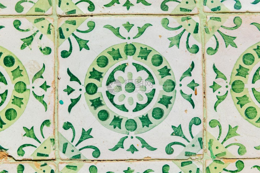 老葡萄牙玻璃瓷砖的特写细节图片