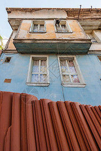 翻新的土耳其传统住宅的瓦片图片