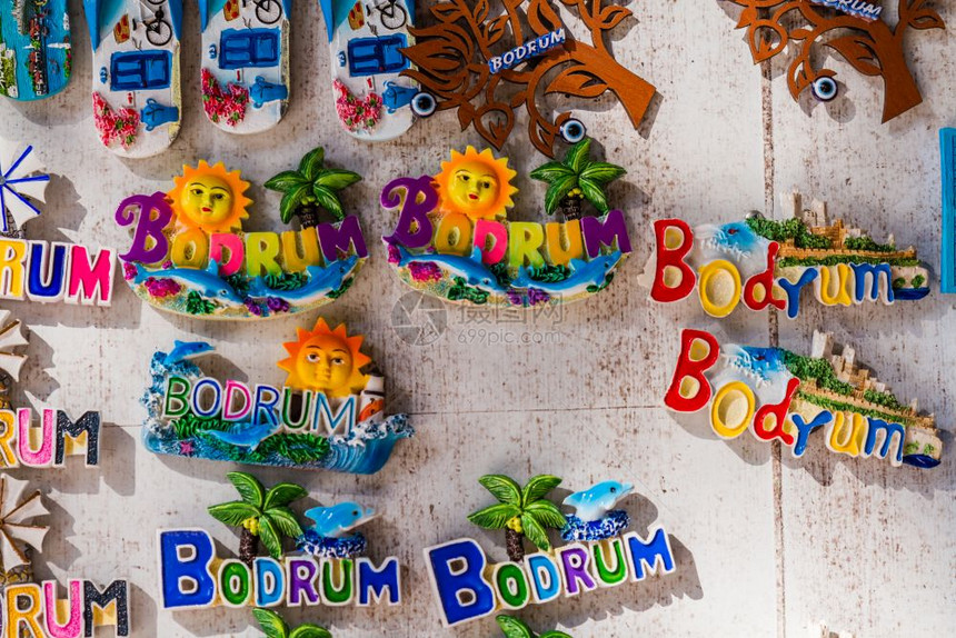 提醒土耳其Bodrum镇的多彩冰箱磁铁图片