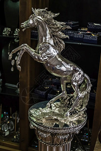 Bras马雕像在礼品店图片
