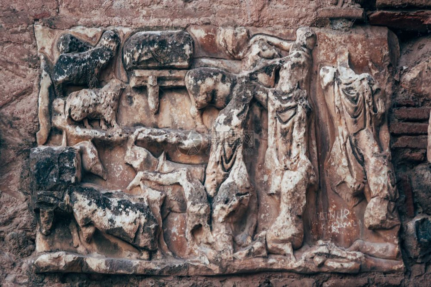 在伊兹尼克一个历史遗迹的颗大理石上提供救济图片