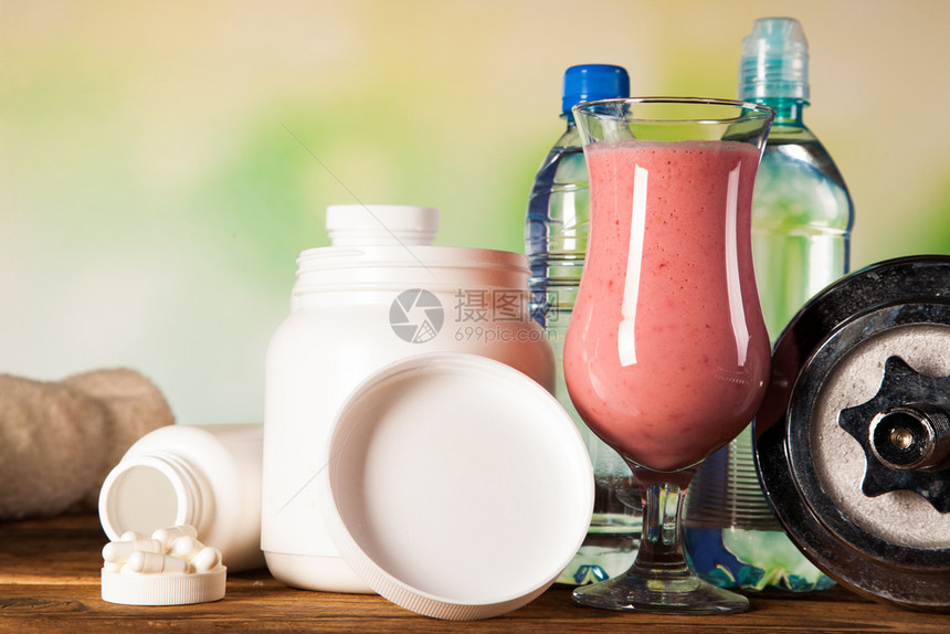 健康饮食蛋白奶昔和水果健康饮食蛋白奶昔水果运动和健身概念图片
