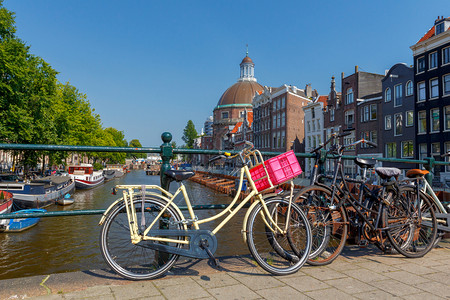 荷兰阿姆斯特丹旧城市运河图片