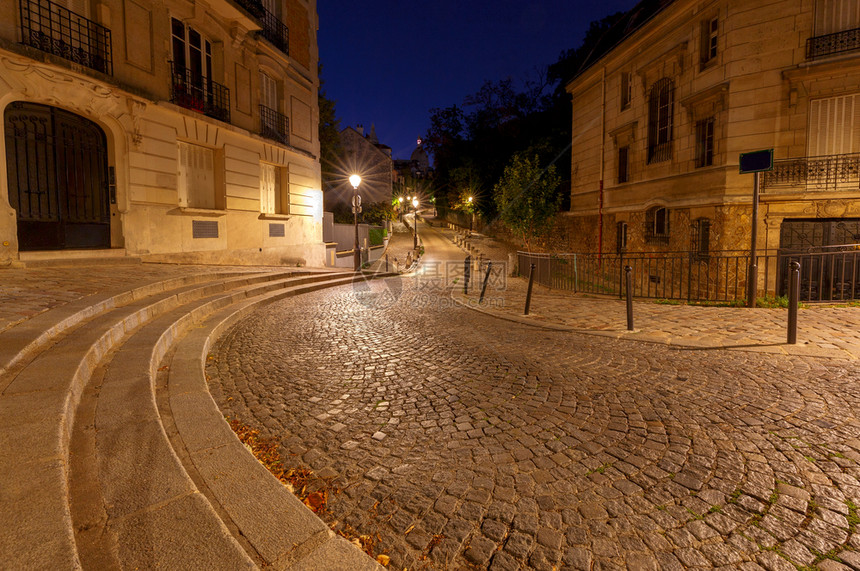 巴黎法国蒙马特尔山的老街图片