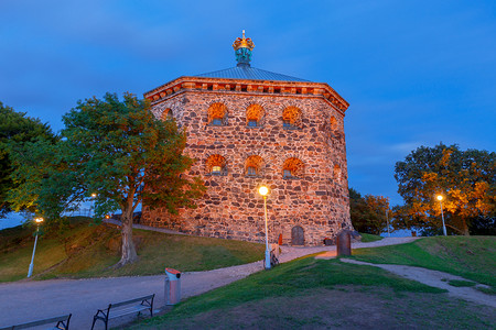克罗柏坎日落时的老石塔斯坎森克南哥德堡瑞典斯坎森克南塔背景