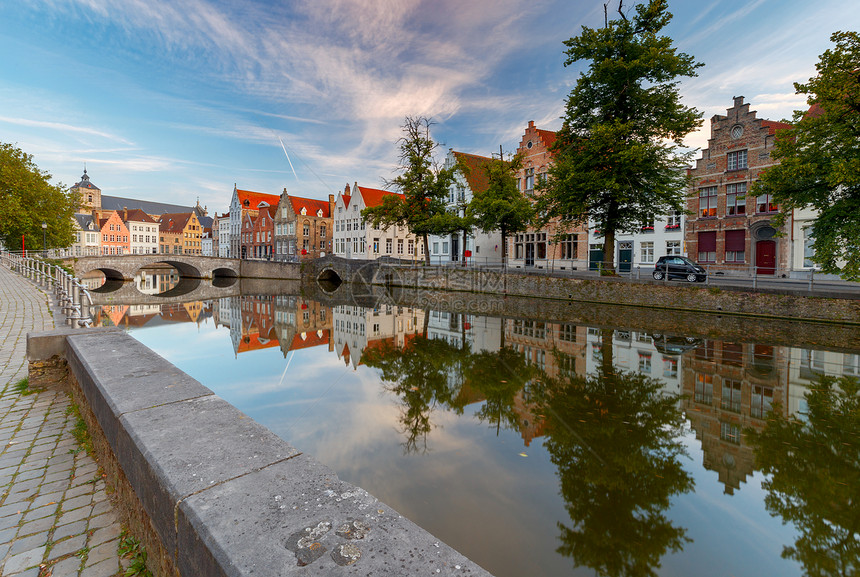 SpiegelRey运河和古老中世纪房屋的外表比利时布鲁格日斯皮耶尔莱运河SpiegelRei图片