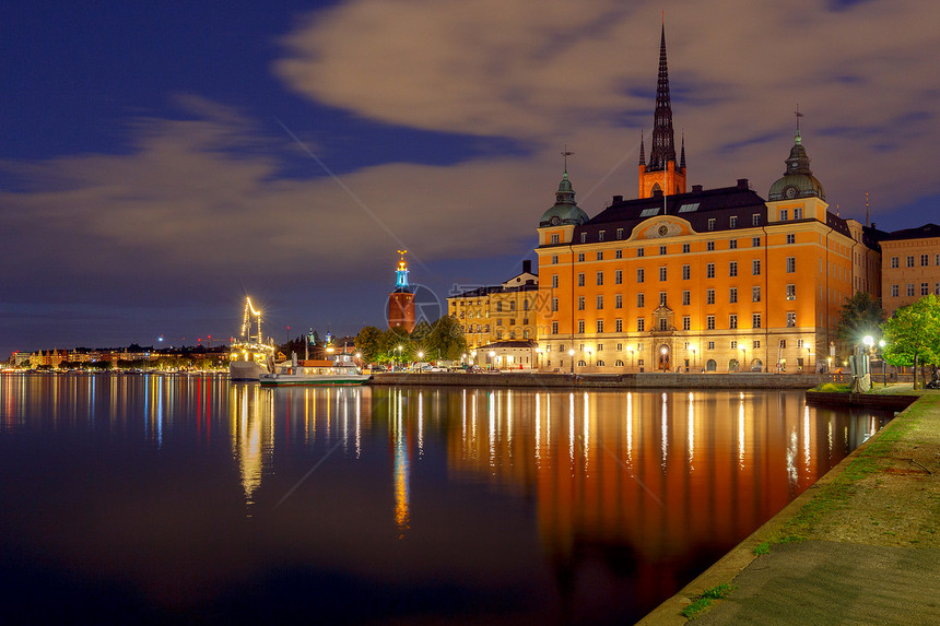 瑞典斯德哥尔摩日落时市银行图片