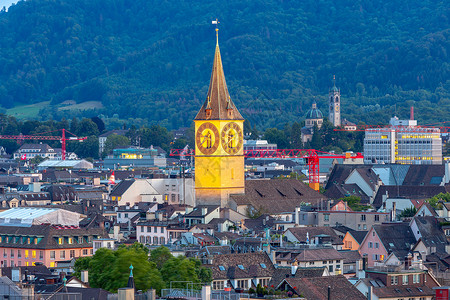 瑞士苏黎世夜光环绕城市图片
