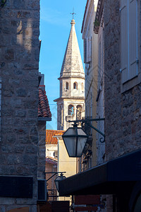 旧城街和钟楼的景象黑山布德瓦老城街图片