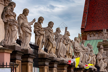 波兰克拉科夫圣彼得教堂和保罗外墙上的雕刻波兰克拉科夫教堂圣彼得和保罗图片